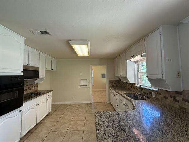 Building Photo - 1135 Park Center St