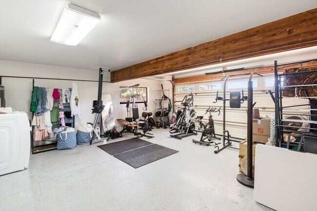 Building Photo - Large Island Getaway in Sunny Kapolei