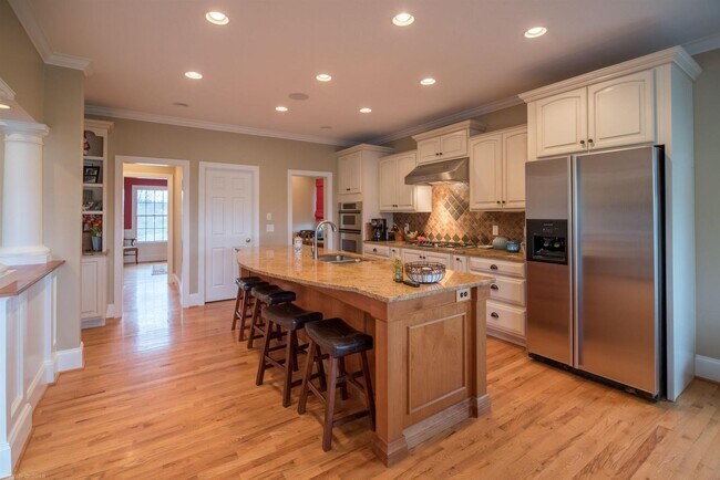 Building Photo - Charming Wyatt Farms Home with Stunning Vi...