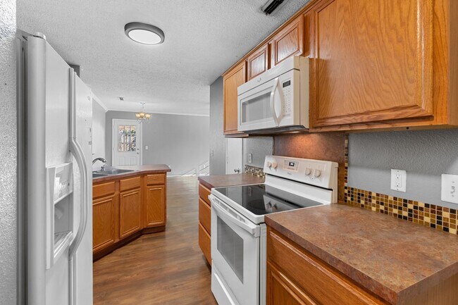 Building Photo - S Erika Ave Duplex