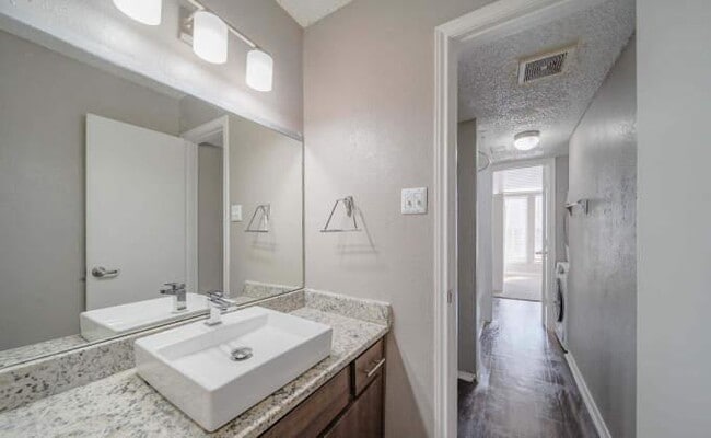 Building Photo - 1 bedroom in Dallas TX 75243