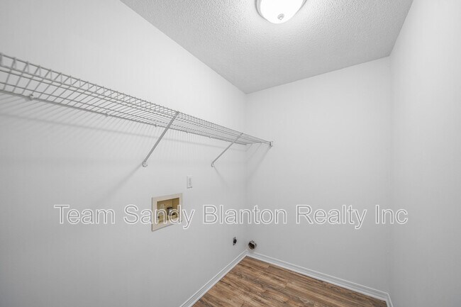 Building Photo - 3313 Country Meadow Ln