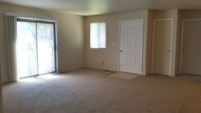 Building Photo - 324 Sweetwater Cir