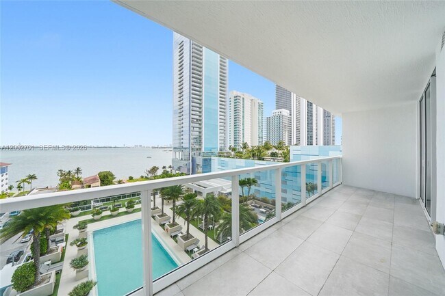 Building Photo - 600 NE 27th St