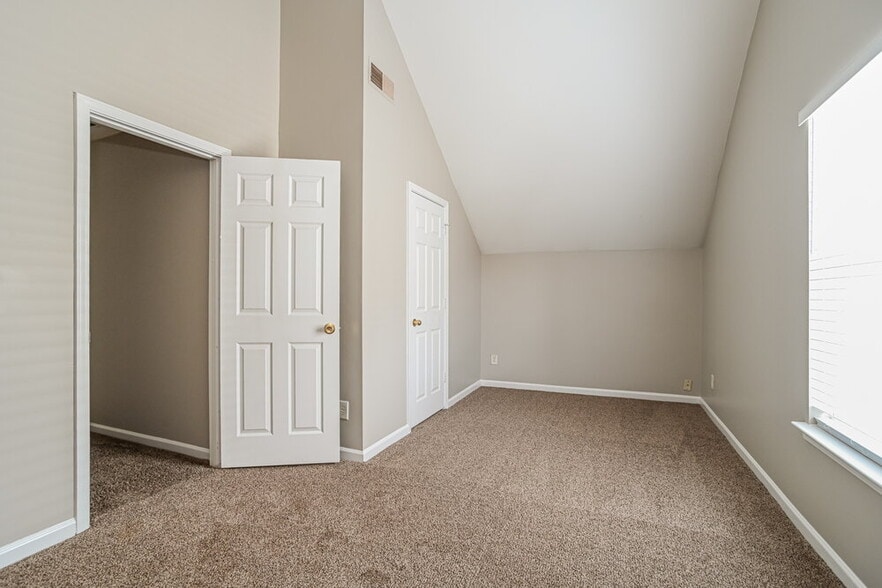 Building Photo - 933 Grass Hollow Ct