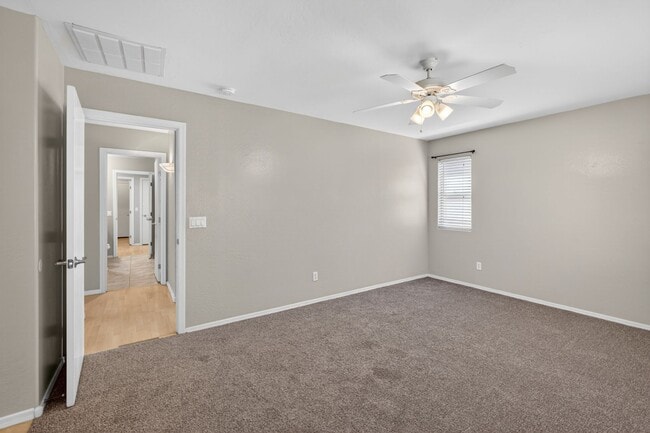 Building Photo - Updated House in Chandler Community