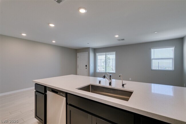 Building Photo - 6184 Rathbone St