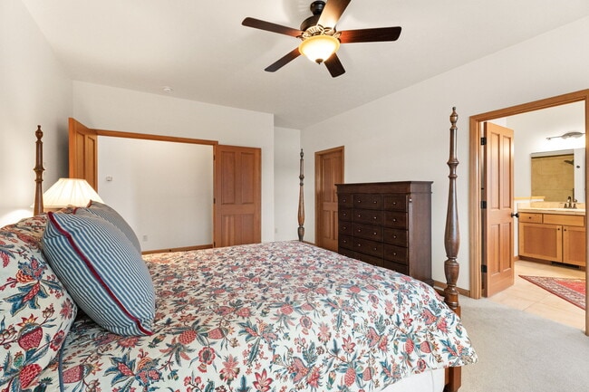 Building Photo - 3300 Graf St