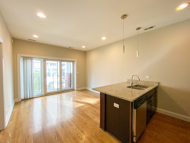 Building Photo - 421 W Belmont Ave
