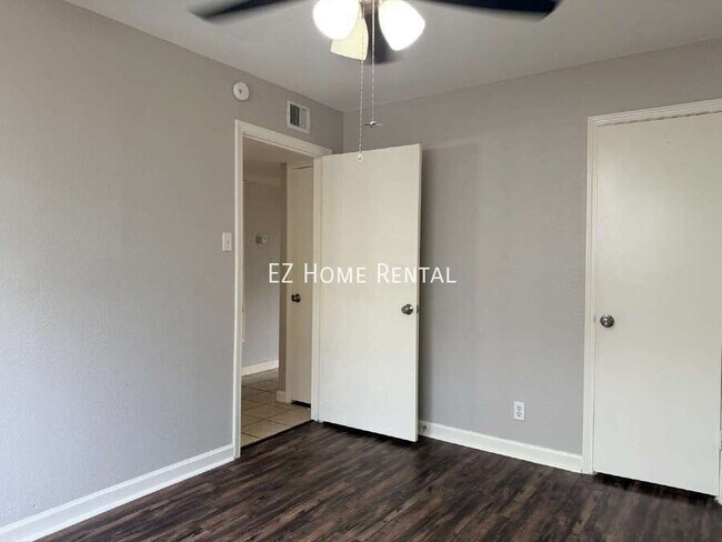 Building Photo - 2102 5th Ave N