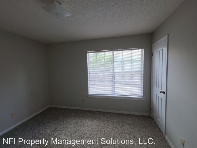 Building Photo - 2 br, 1.5 bath House - 1329 Foxborough Dr