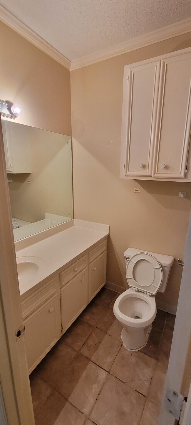 Building Photo - 22 River Run Dr
