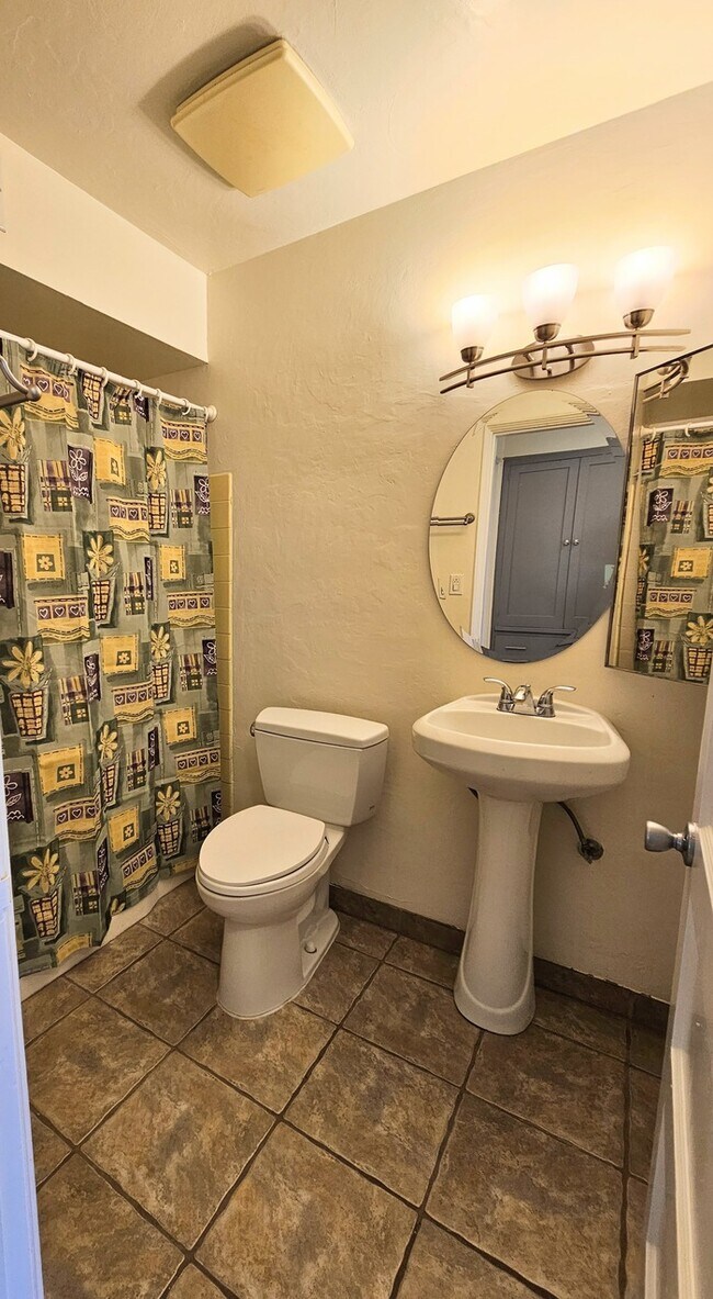 Building Photo - A charming 3-bedroom, 2-bathroom house in ...