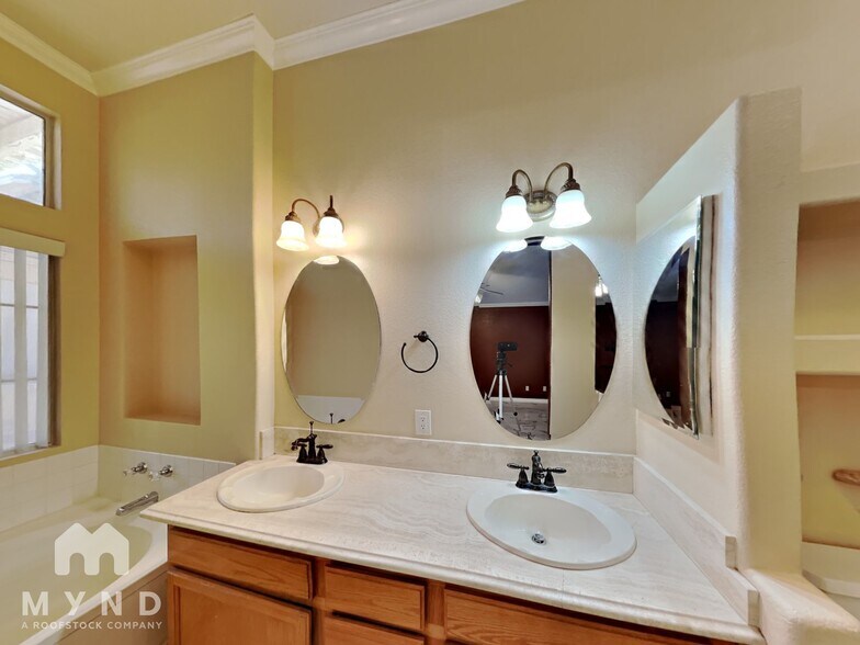 Building Photo - 7599 W Diablo Dr