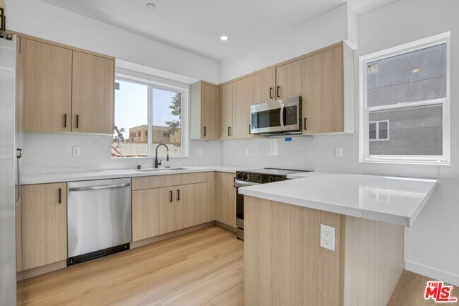 Building Photo - 10828 Hesby St