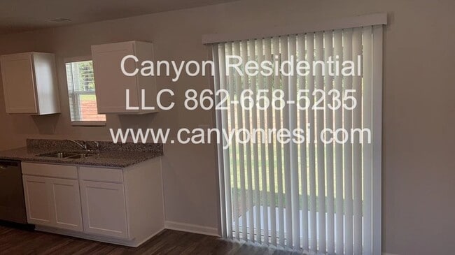 Building Photo - 559 Dayspring Dr