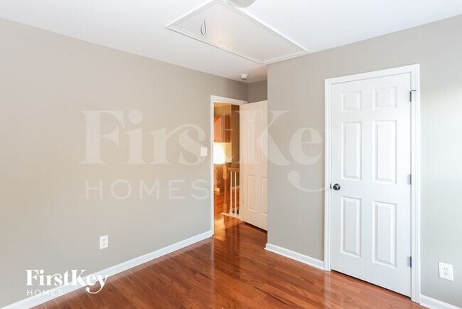 Building Photo - 111 Vance Crescent Dr