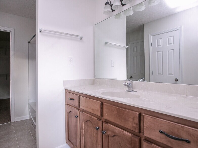 Building Photo - 5810 Bedford Loop E