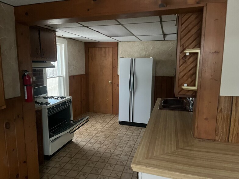 Building Photo - 156 Leach Ave