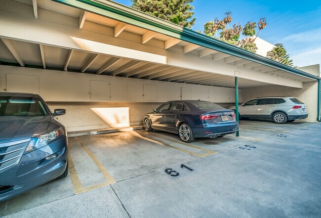 Building Photo - 5328 Newcastle Ave