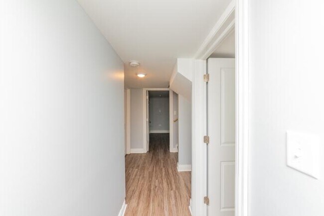 Building Photo - 4 bedroom in Lansing IL 60438