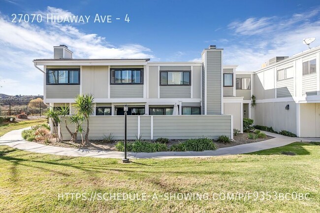 Building Photo - Beautiful 2 Bed + 1.5 Bath Townhome + Pati...