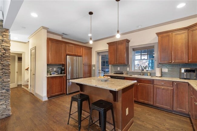 Building Photo - 451 Hascall Rd NW