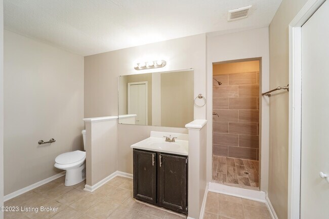 Building Photo - 10603 Turf Ct