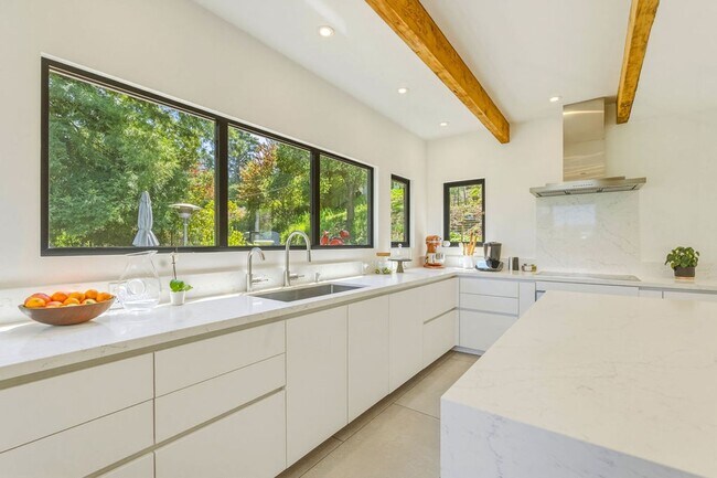 Building Photo - Beautifully Remodeled 4BR + Office Mill Valley Home — Furnished, Private 3/4-Acre Setting, Walk t...