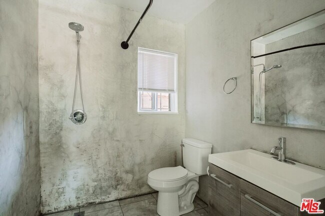Building Photo - 5630 1/2 Craner Ave