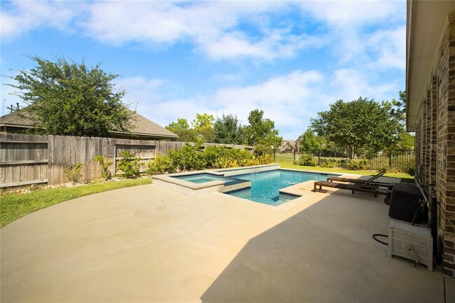 Building Photo - 16602 Highland Country Dr