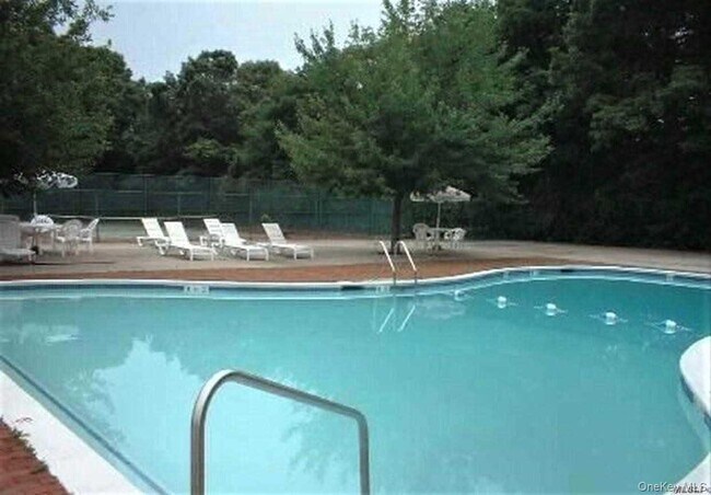 Building Photo - 83 Bailey Ct