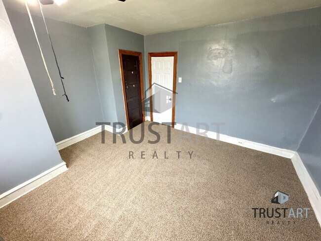 Building Photo - 5719 N Howard St