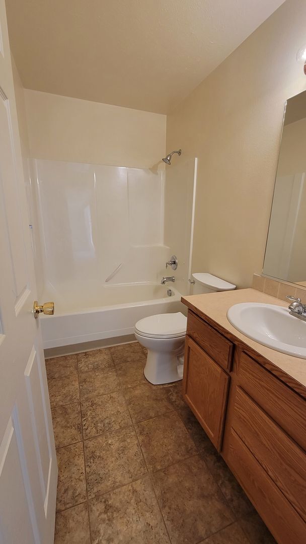 Building Photo - 4 bed, 3 bath home located in the Sunshine Meadows Neighborhood, Coeur d'Alene