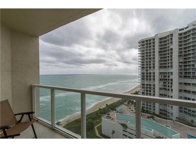 Building Photo - 16699 Collins Ave