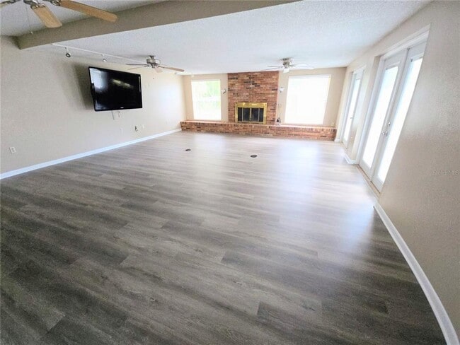 Building Photo - 2150 De La Palma Ave