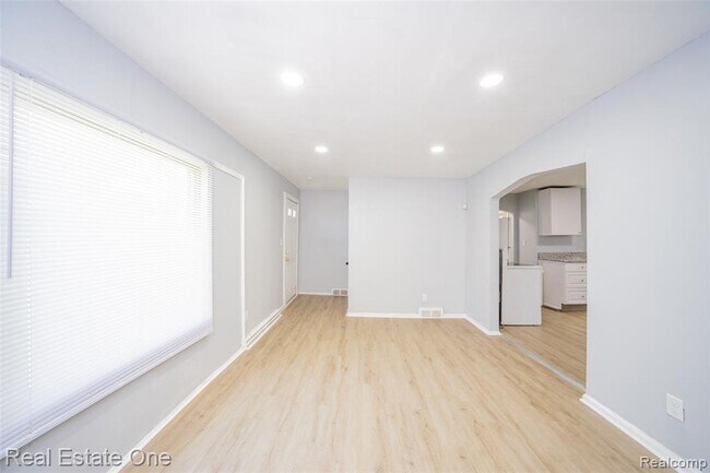 Building Photo - 22675 Santa Maria St