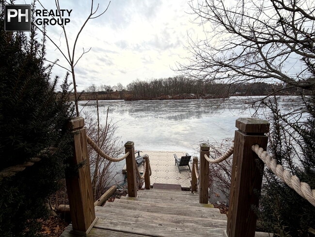 Building Photo - 157 Riverview Ave