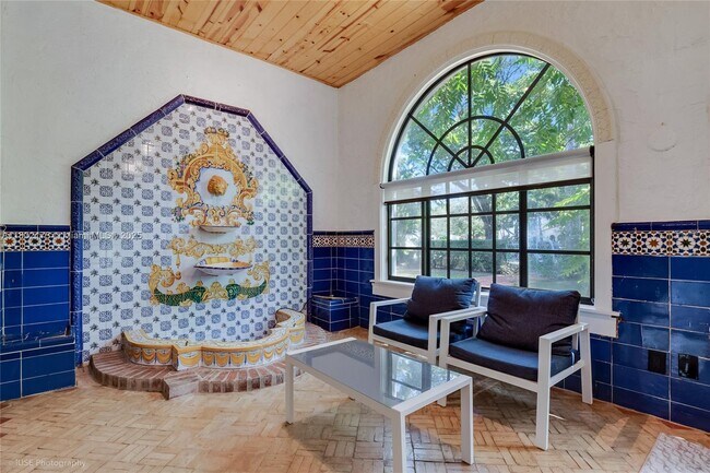 Building Photo - 1624 Granada Blvd
