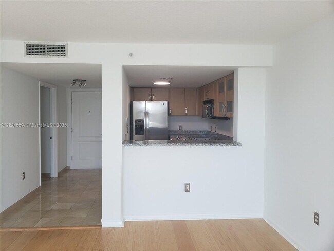 Building Photo - 2101 Brickell Ave
