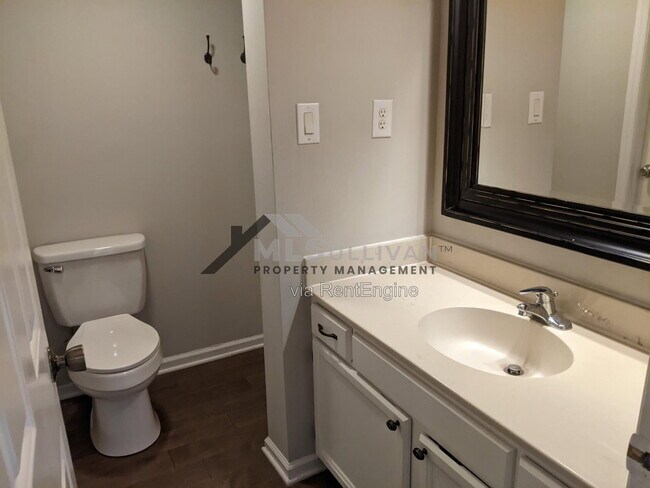 Building Photo - 4101 Five Oaks Dr