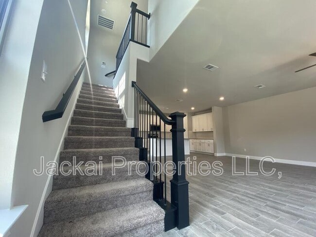 Building Photo - 801 Ponds Edge Ln