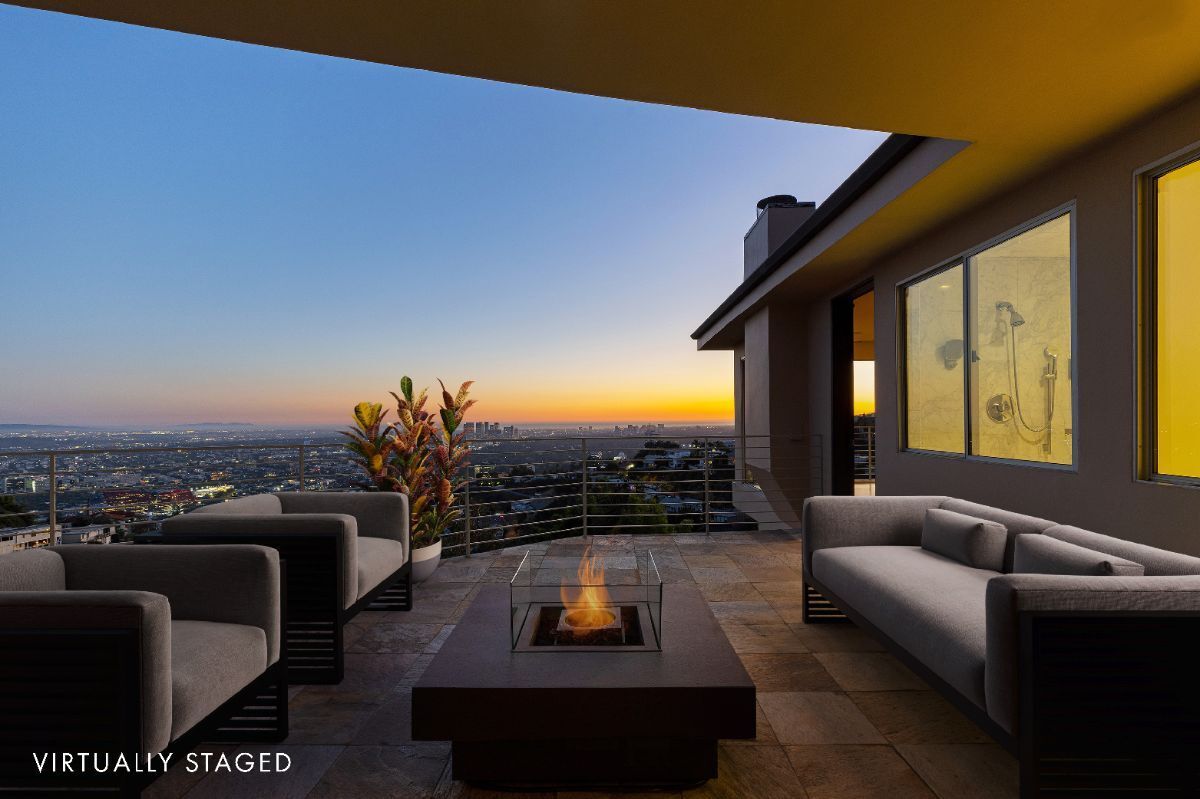 Building Photo - 8825 Hollywood Blvd