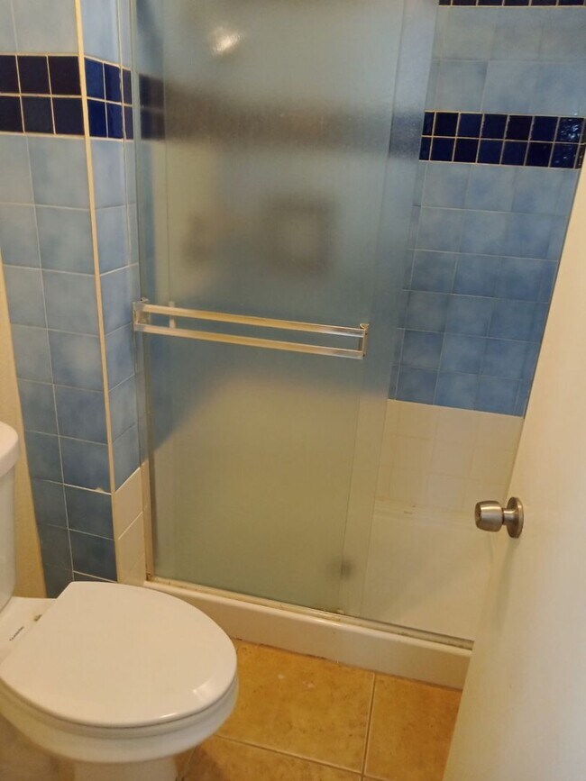 Building Photo - Welcome to this cozy 3-bedroom, 2-bathroom home!