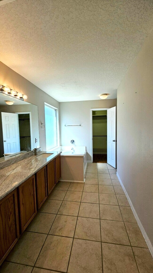 Building Photo - 714 Cypresswood Ridge