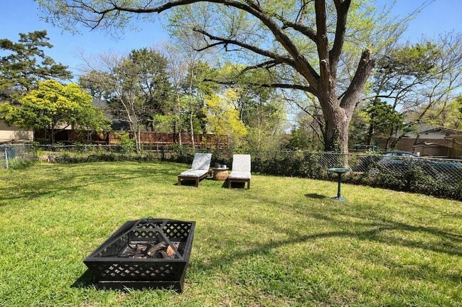 Building Photo - 1623 Hanging Cliff Dr