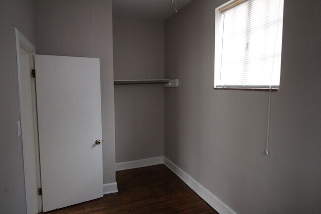 Building Photo - 1 Bedroom on S High St