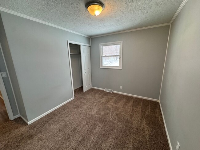 Building Photo - 3 bedroom 1 bath home in Davenport