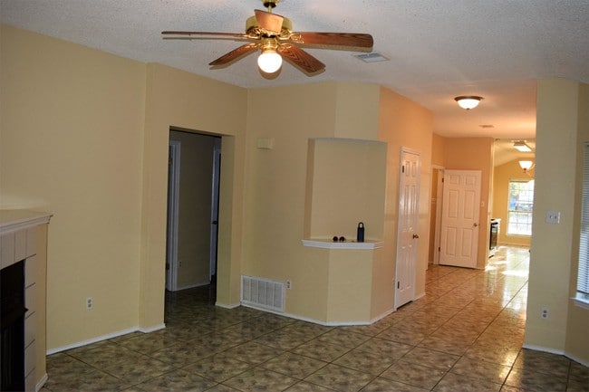 Building Photo - 8133 Tockington Way
