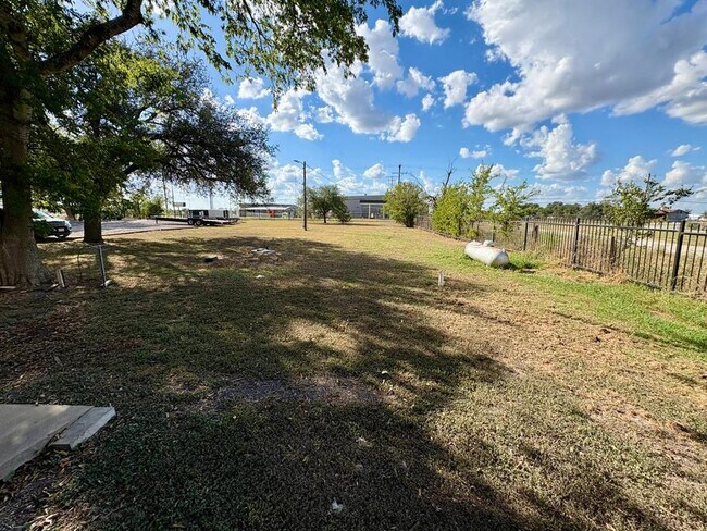 Building Photo - 5213 Tucker Hill Ln
